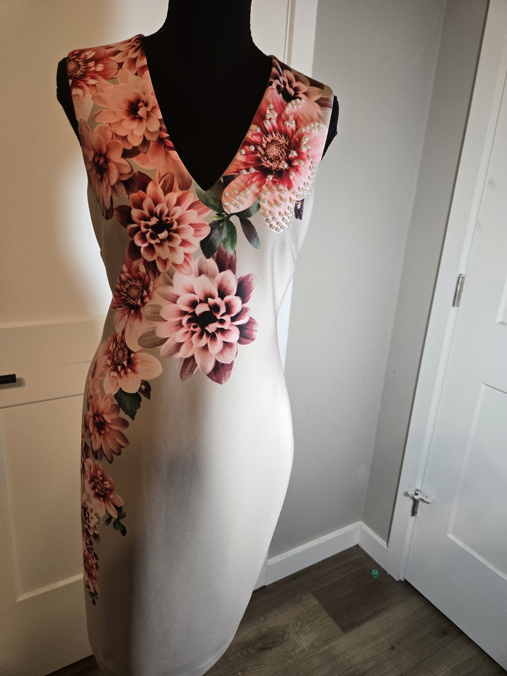 Calvin Klein Pearl Embellished Floral Placement Sheath Dress Taupe Pink 4